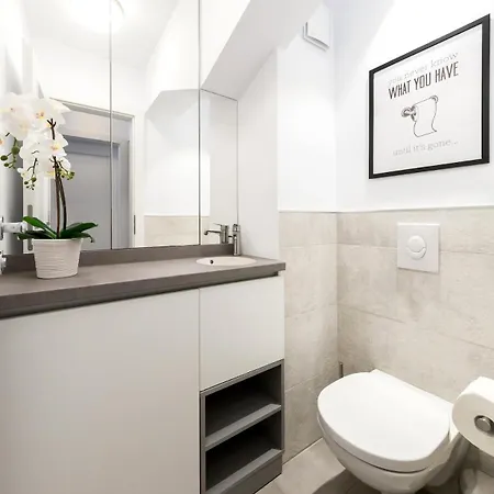 דירה Charming Downtown With Park View בוקרשט