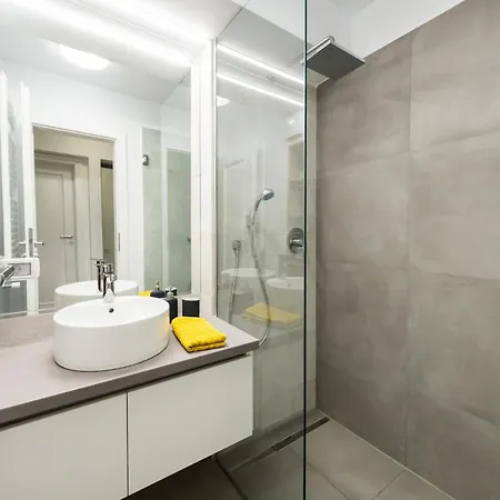 Charming Downtown With Park View * בוקרשט