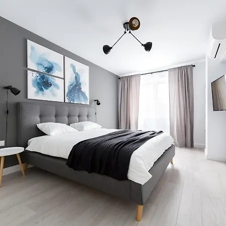 Charming Downtown With Park View