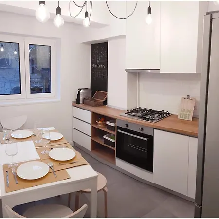 Charming Downtown With Park View Apartamento Bucarest