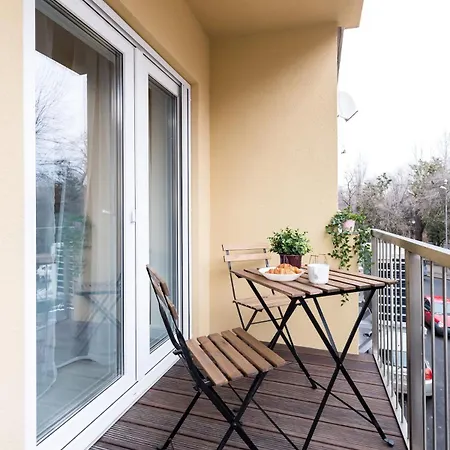 Charming Downtown With Park View Bukarest