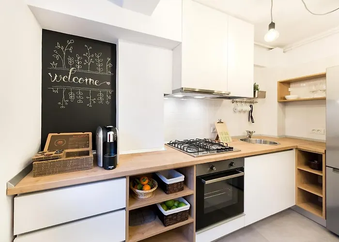 Charming Downtown With Park View *