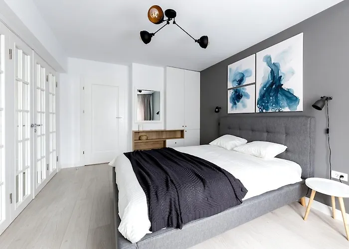 Charming Downtown With Park View Apartman Bukarest