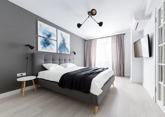 Charming Downtown With Park View