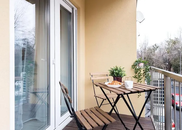 Charming Downtown With Park View Bukarest